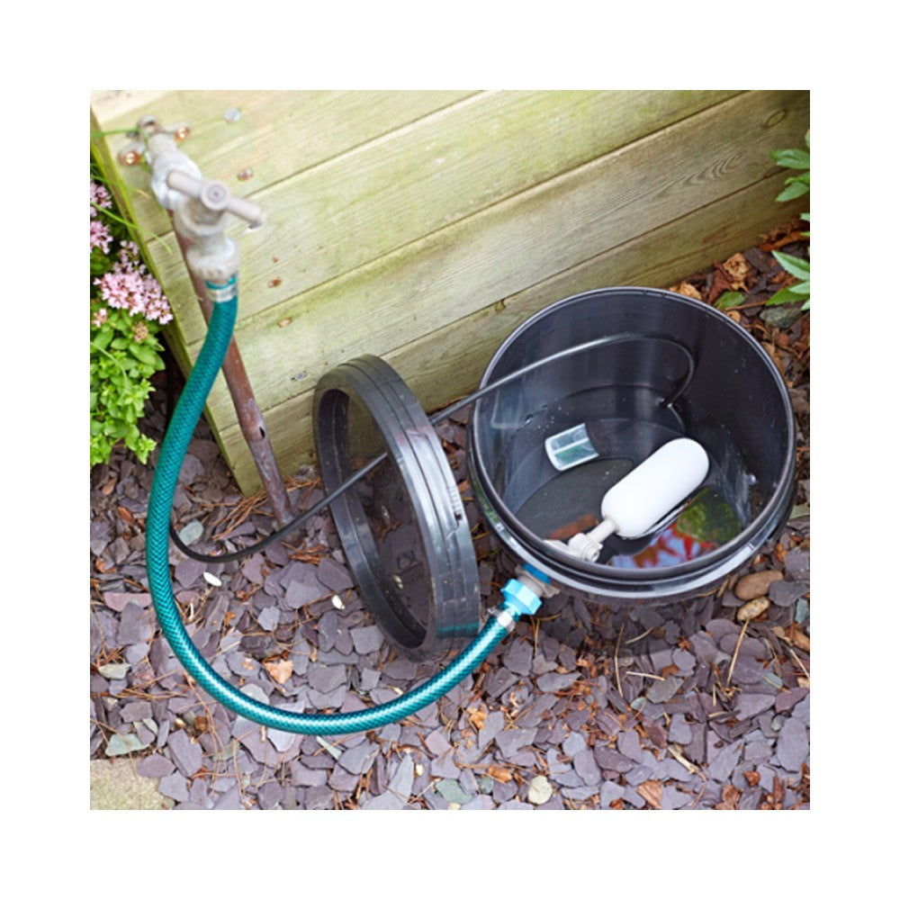 Irrigatia automatická nádrž na vodu pohled zezadu