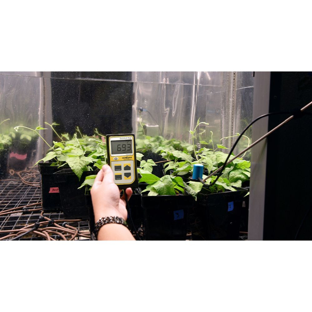 Apogee Instruments MQ-500 - profesionální PAR/PPFD metr druhý boční pohled