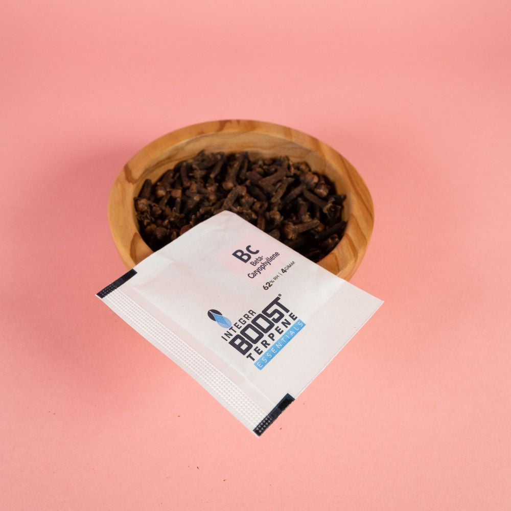 Integra Boost Terpene Essentials B-Caryophyllen 4 g, 62%, BOX 48 ks pohled zepředu