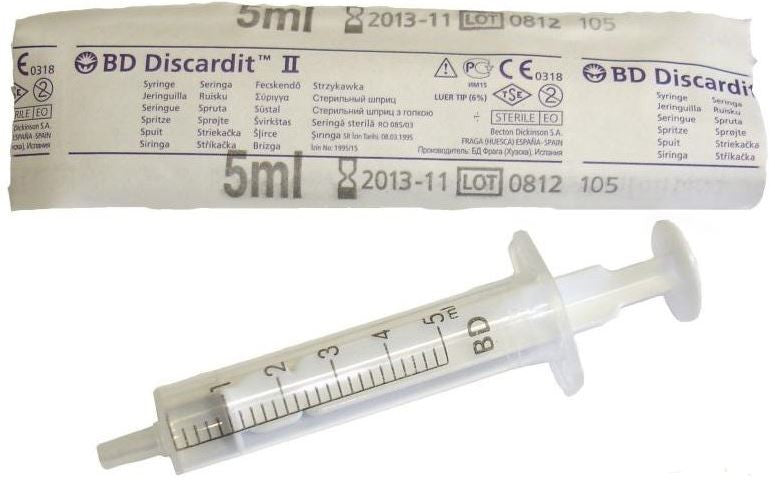 Injekční stříkačka plastová 5 ml boční pohled