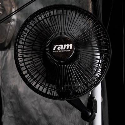 RAM ECO Clip Fan 20W, oscylacyjny wentylator klipsowy średnica 18 cm widok z tyłu